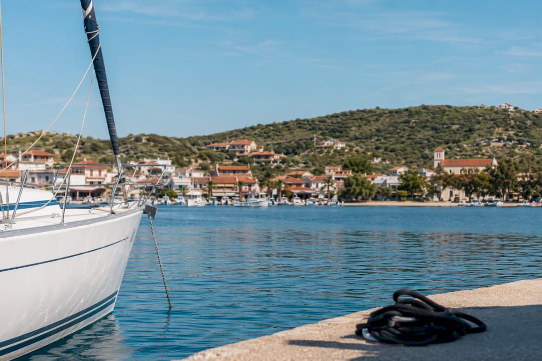 Sailing boat approaching Amouliani island